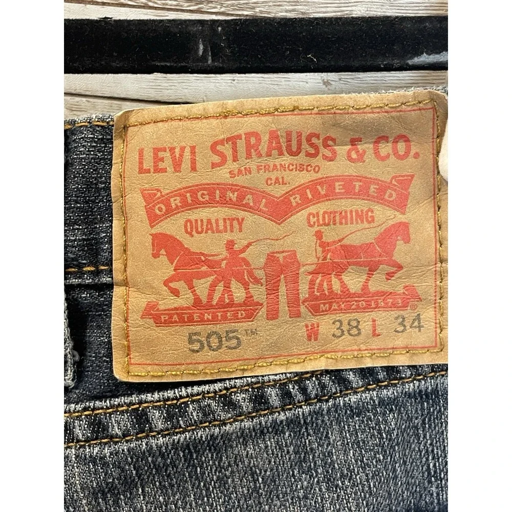 Levi's 505‎ Mens 38x34 Jeans Medium Wash Straight Leg Whiskering 100% Cotton